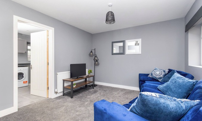 Stanley House | 3 Bed 3.5 Bath | Parking | WiFi | En-suite's | Self Checkin | Bluetooth Speakers