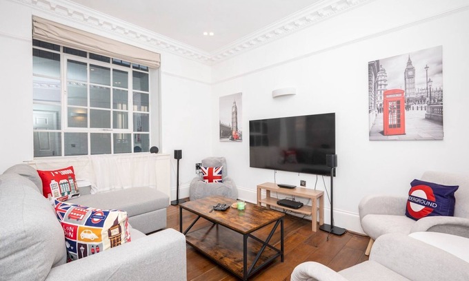 Barbican Apartment | 3-Bed Flat | Ensuite | Near Farringdon & Barbican | Pass the Keys