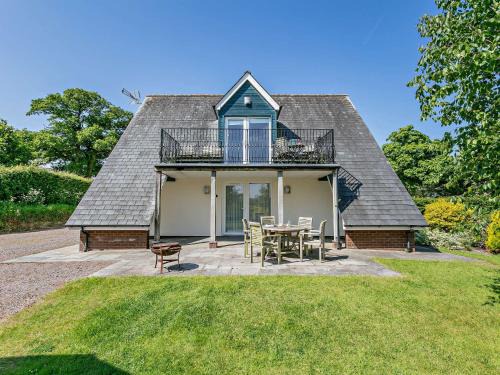 Broadwoodkelly House | 3 Bed in Crediton WAIE1