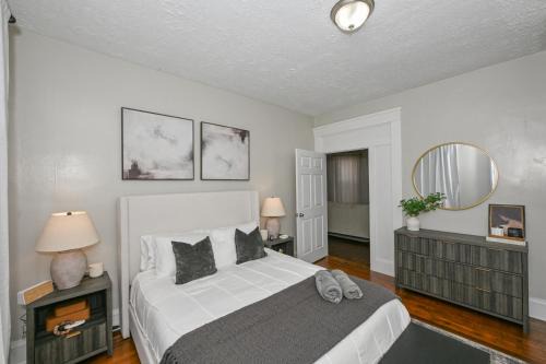 Tremont Apartment | 3 Bed Spacious 1st Floor Apt at Tremont