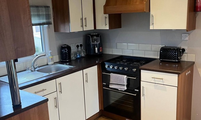 Seasalter Ski Chalet | 3 bed Stunning Caravan Situated nr Whitstable