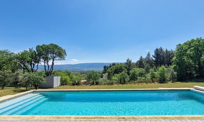 Cabrieres-d'Avignon Villa | 3 bed + villa near Gordes with air-con, pool and stunning views over the Luberon