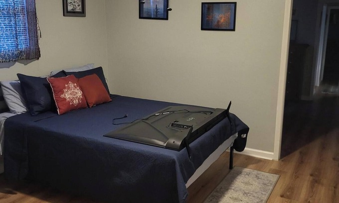 Saint Claude House | 3 bedroom 2 bath Musicians Village Flat