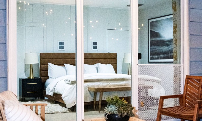 Bishop House | 3 bedroom 2 bath private house,walkable to restaurants, shops, and breweries.