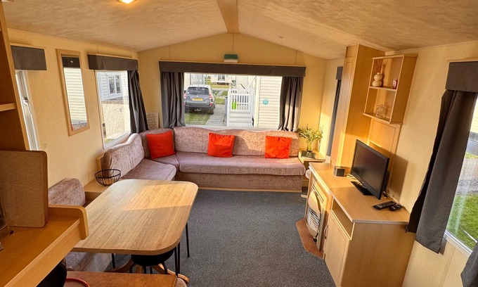 Rhyl Ski Chalet | 3 Bedroom, 8 Berth, Cosy Static Family Caravan