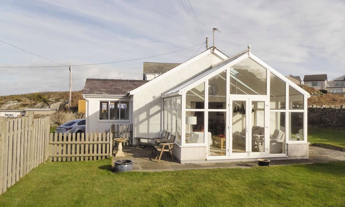 Trearddur Bay Cottage | 3 bedroom accommodation in Trearddur Bay, near Holyhead