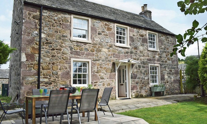 Murthly Cottage | 3 bedroom accommodation in Waterloo, near Dunkeld