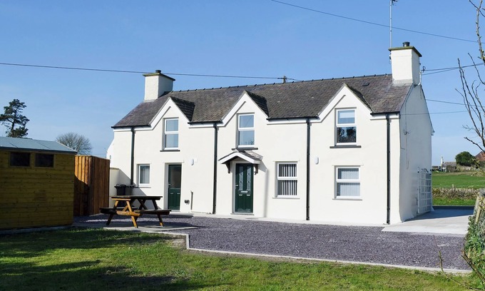 Amlwch Cottage | 3 bedroom accommodation in Llaneilian, near Amlwch