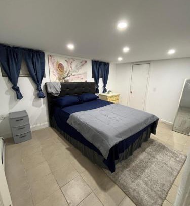 Hillside Apartment | 3 bedroom apartment 9 mins away from Airport