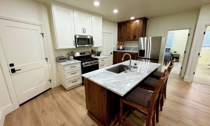 Mapleton Apartment | 3-bedroom apartment in peaceful Mapleton with WiFi, Climate Control