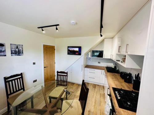 Southampton House | 3 bedroom Brookwood Road apartment