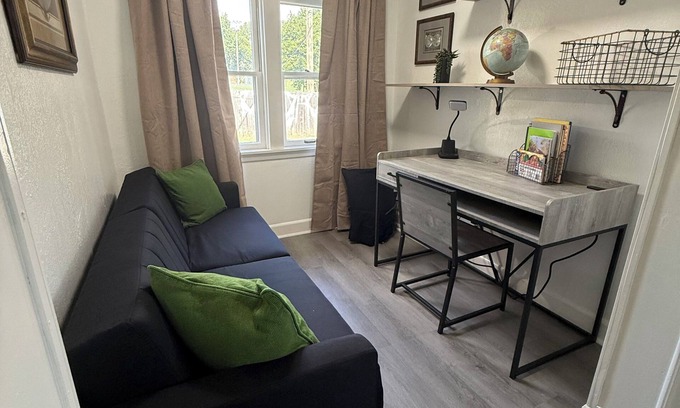 St. Joseph House | 3-bedroom bungalow, centrally located in charming Saint Joseph