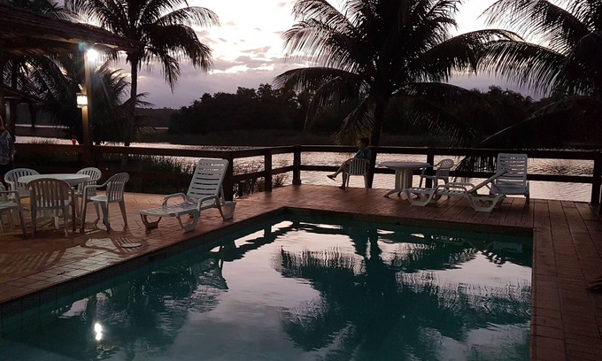 Porto Grande House | 3 bedroom home in front of Meaípe pond - en suite
