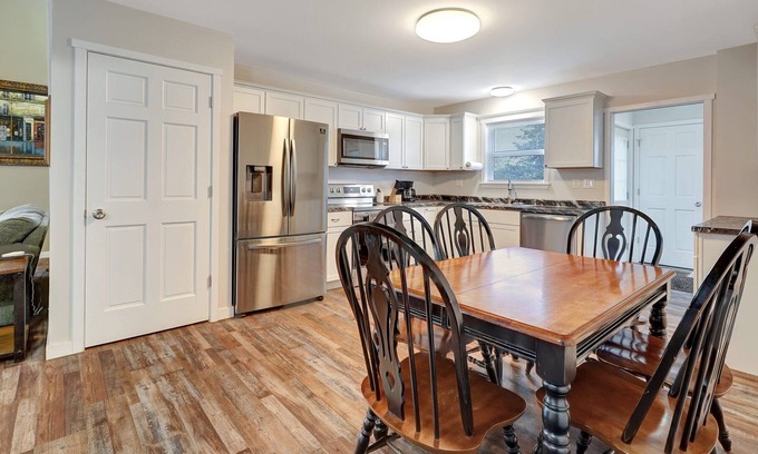 Lake Geneva House | 3 Bedroom House w/loft, Close to Lake Geneva, Alpine Valley