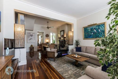 Balmain House | 3 Bedroom House With Large Courtyard & City Views