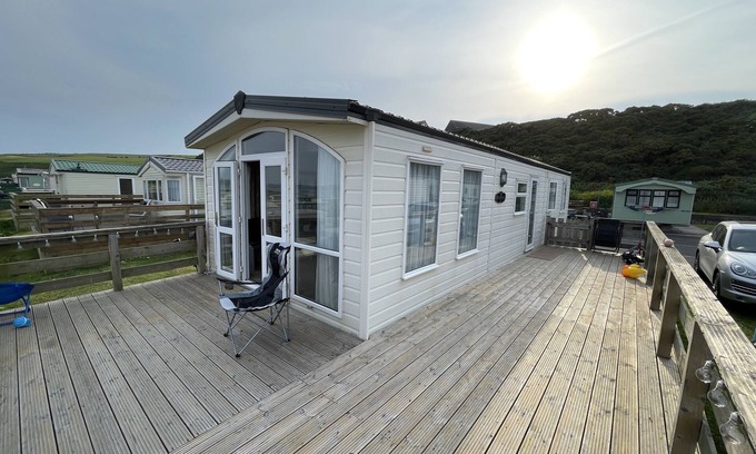 Drummore Cabin | 3 Bedroom Lodge, Close to Beach, Stunning Views, includes hot tub