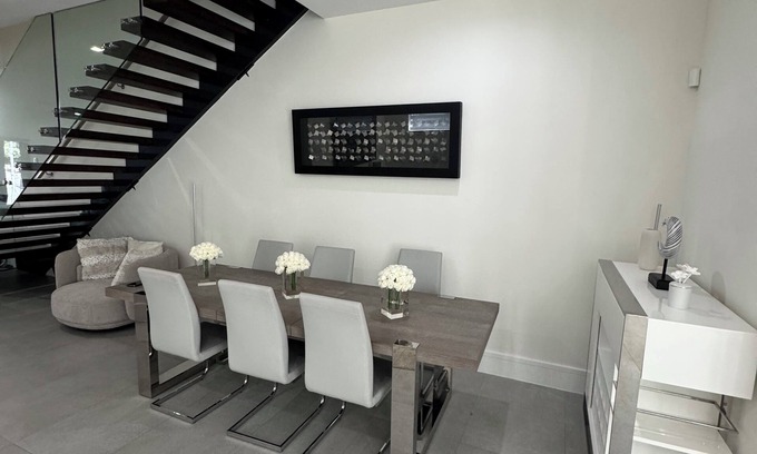 Coconut Grove House | 3-bedroom Luxury Townhouse w Private Pool and Parking