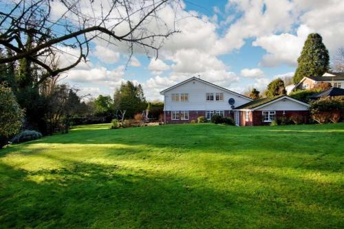 Pinner Villa | 3 Bedroom Luxury Villa
