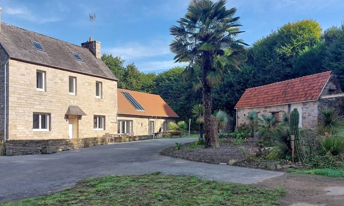 Ploubezre House | 3 bedroom nice home in Ploubezre