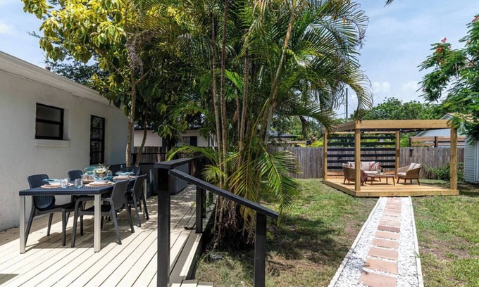 Ballast Point House | 3 Bedroom Tampa Home with AMAZING HOT TUB!