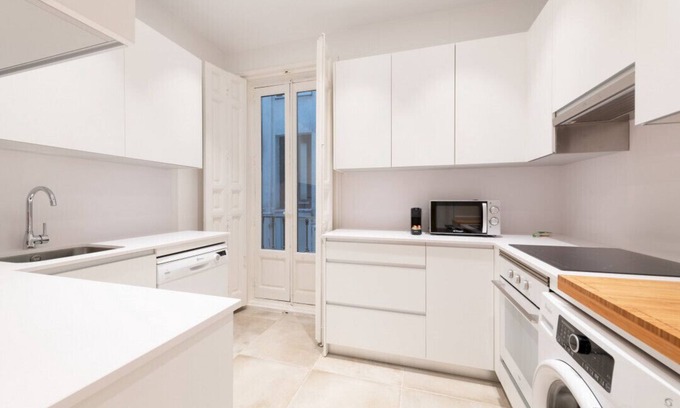 Barrio de La Latina Apartment | 3 bedrooms 2 bathrooms furnished - La Latina - Bright & spacious