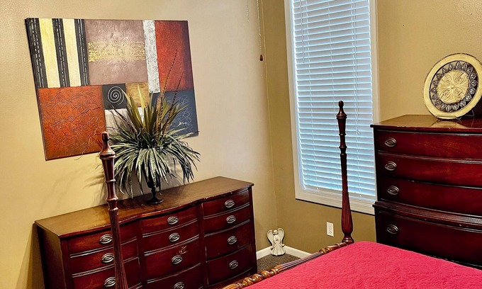 Blytheville House | 3 bedrooms, 2 full bath, dining room, great room, den, beautiful outdoor patio.