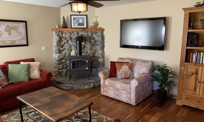 Truckee Condo | 3 BR Family Friendly Updated Condo Near Ski Hill, Lake & Hiking.