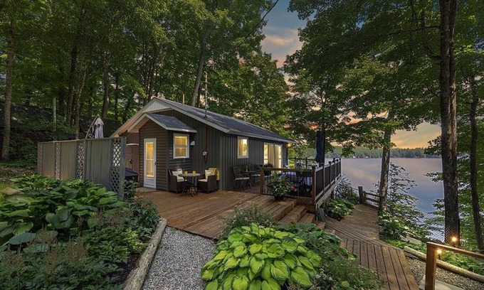 Frontenac Cottage | 3 BR Lakefront Beach Retreat; Hot Tub, Fire Pits! Pet-friendly!