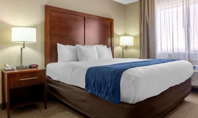 Albuquerque Hotel | 3 Family-Friendly Rooms Near Downtown Attractions + Airport Convenience