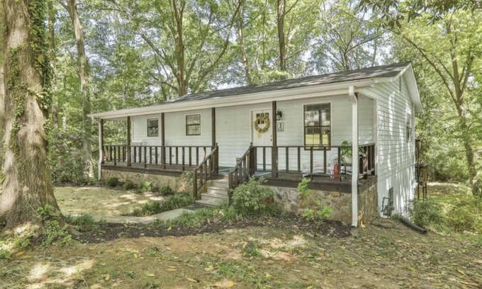 Newnan House | 3 Linden Drive