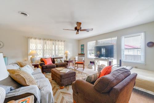 Hampstead House | 3 Mi to Beach Home with Fire Pit in Hampstead!