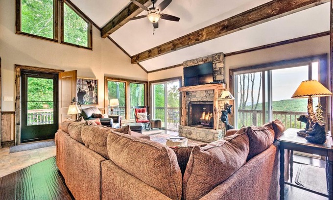 Beech Mountain House | 3 Mi to Beech Mtn Treetop Cabin with Deck and Views