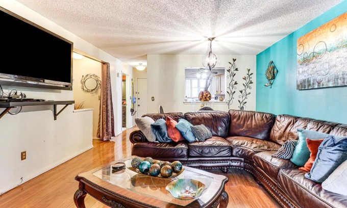 East Haven Apartment | 3 Mi to Dtwn New Haven Colorful Condo with Yard!