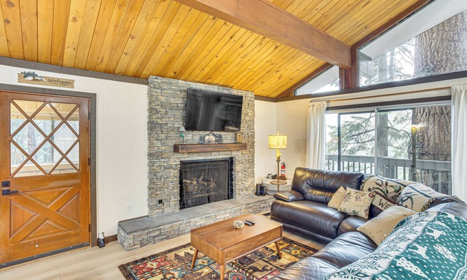 Arrowhead Villas Cabin | 3 Mi to Lake Arrowhead Village: Pine-View Home!