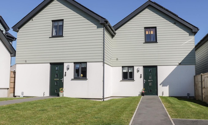 Brynteg Cottage | 3 PARC DELFRYN, pet friendly, with a garden in Benllech