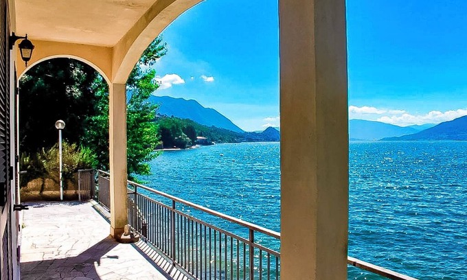 Brezzo di Bedero Apartment | 3-room apartment with separate kitchen and balcony right on the beach