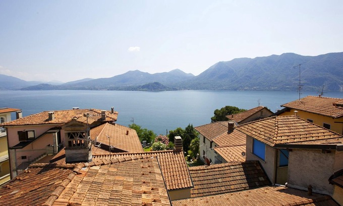 Ghiffa Apartment | 3-room apartment with 2 bathrooms, large terrace & enchanting lake view
