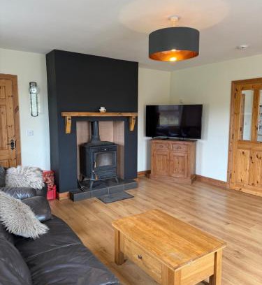Jamestown House | #3 - Spacious Ensuite Double Room with Sofa in Leitrim