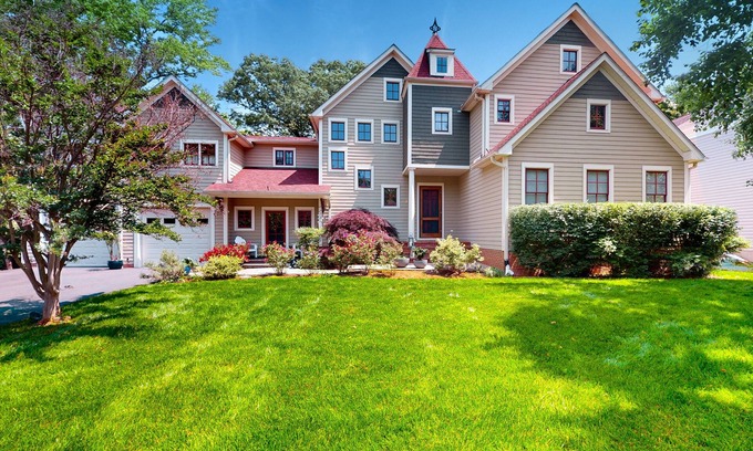 Annapolis House | 3-story, dog-friendly home near beaches with home theatre, grill & gaming tables