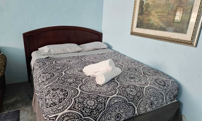 Arecibo Pueblo Apartment | 30 Day Minimum 4 Br/2 Ba -Arecibo Beach Vibes Unit1
