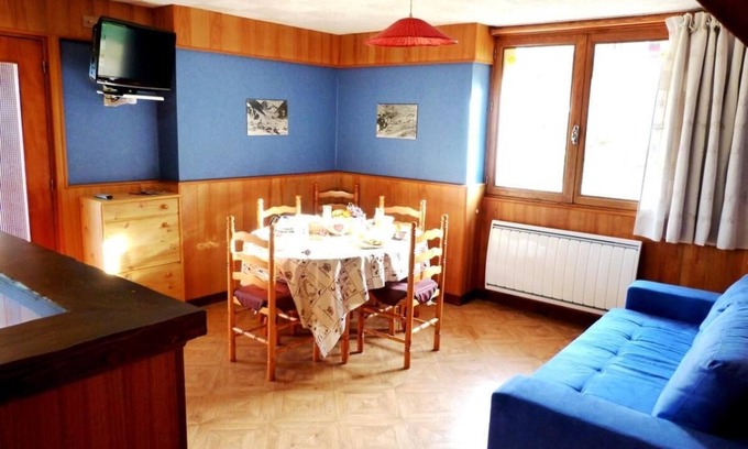 Areches Apartment | 300m from resort center, Ground floor, terrace, parking, tv, ski locker, 40m², Arêches-Beaufort