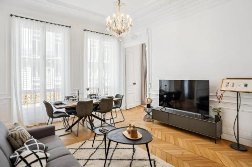 Chaillot Apartment | 307-Suite Serbie - Superbe Appartement à Paris