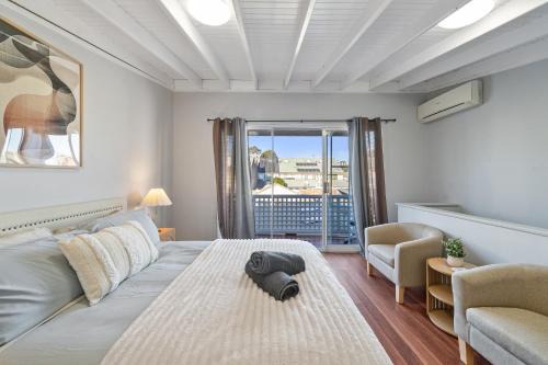 Beaconsfield House | 31Bea ABNB-Style 3BR House, 9 mins to train, Nr Gunyama Aquatic Park