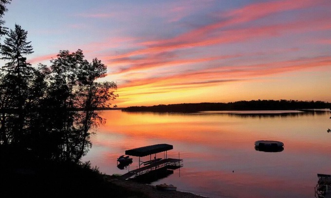 Rochert Cabin | 320' of sandy shore - privacy + pontoon available