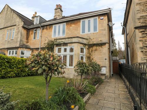 Upper Town House | 33 Crescent Gardens