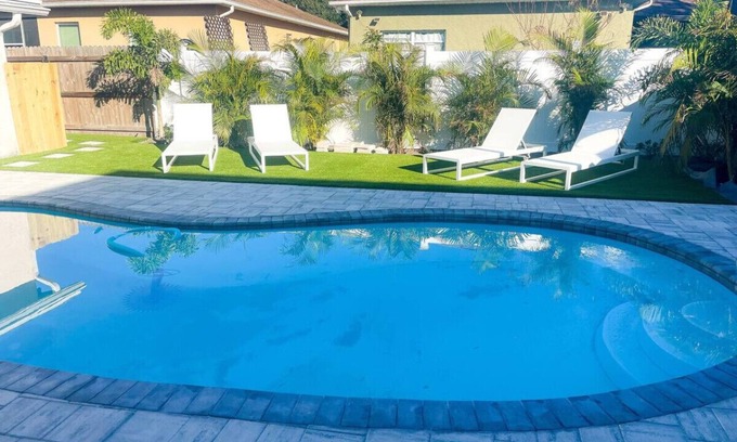 Tampa House | 3321 W Walnut Studio · Charming 1 BR W Pool - Walk to Raymond James!