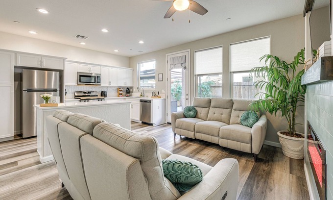 Visalia House | 36 Mi to Sequoia NP: Pet-Friendly Home w/Dog Run!