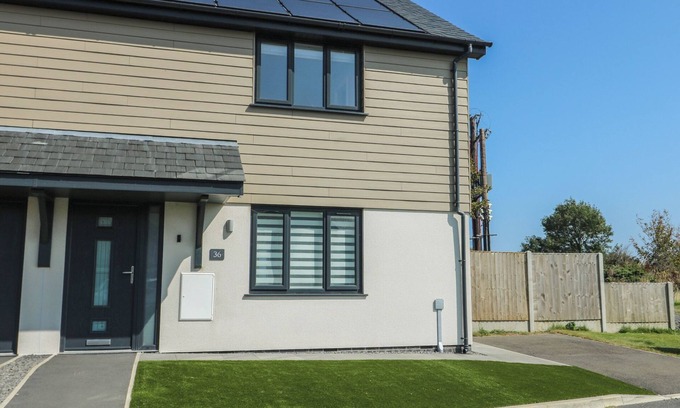 Brynteg Cottage | 36 PARC DELFRYN, pet friendly, character holiday cottage in Benllech