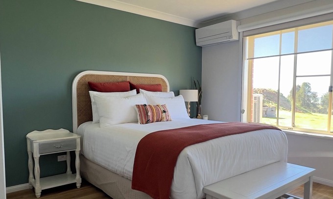 Robin Hill House | 360 Rural Views. Tranquility and luxury. Only 7mnts to iconic Mount Panorama