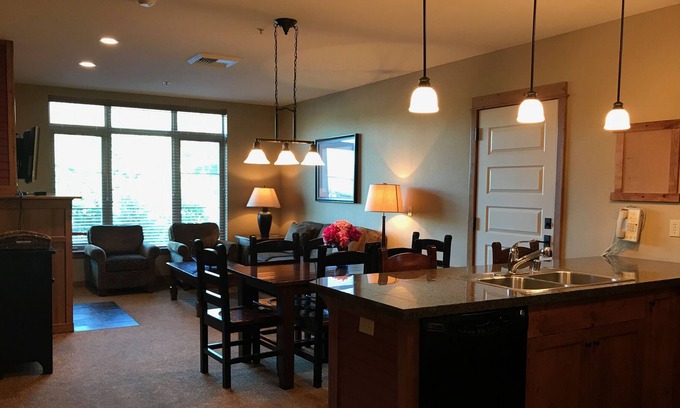 Kellogg Condo | 375One Bed Lux Suite Mt View